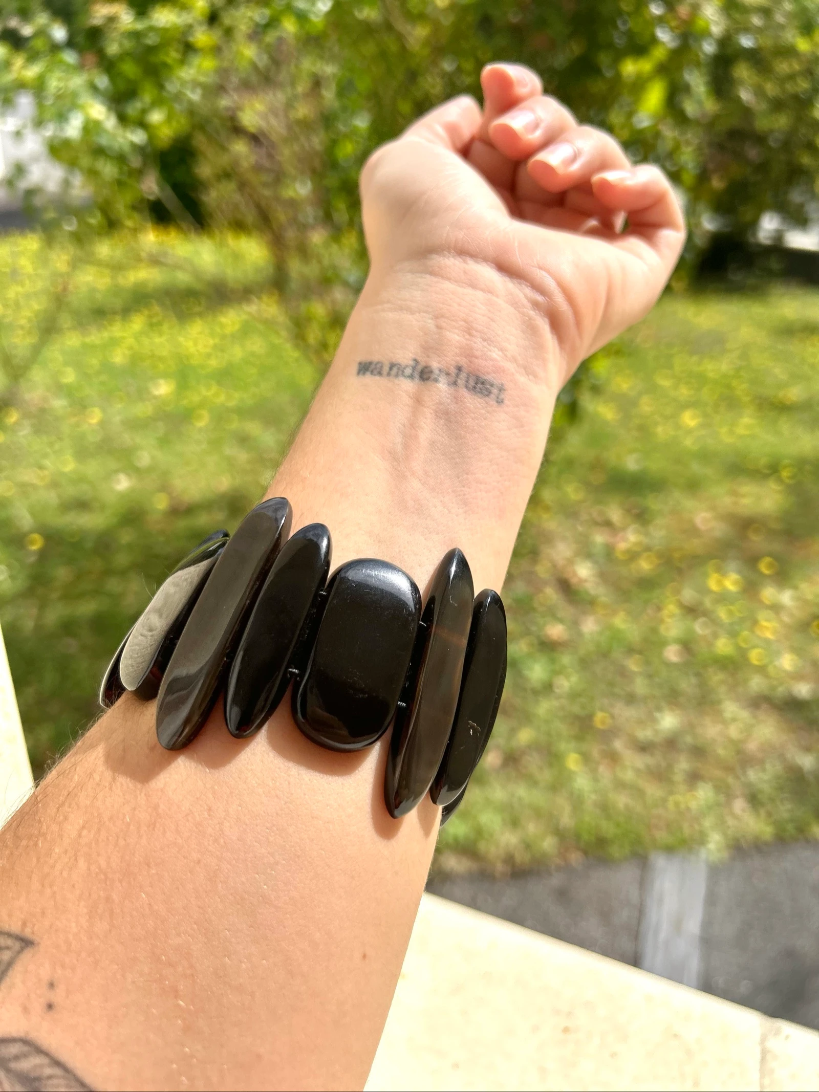 Pulseira de pedras plásticas assimétricas estilo sílex preto – photo 3